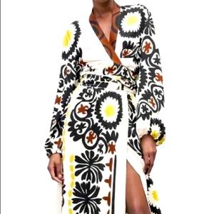 Gorgeous Zara maxi with v-neck and belt